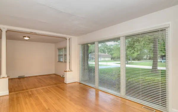 6N002 Laurel DR, Medinah, IL 60157