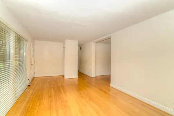 6N002 Laurel DR, Medinah, IL 60157