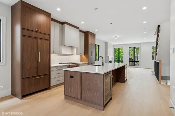 851 W Wolfram ST #1, Chicago, IL 60657