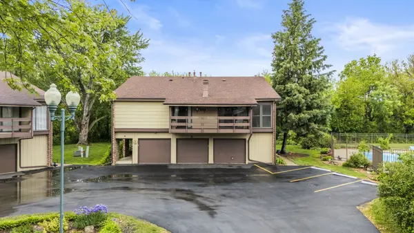 5 Cobblestone CT #C, Palos Hills, IL 60465
