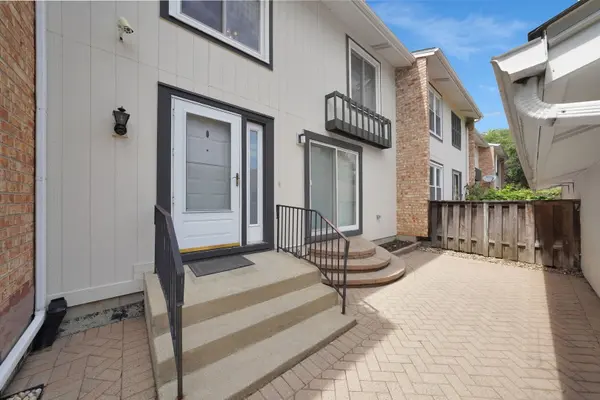 208 Spring CT, Bloomingdale, IL 60108