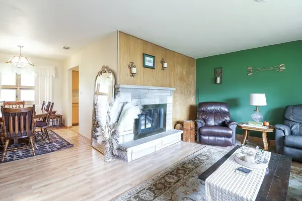 1320 Adeline CT, Aurora, IL 60505