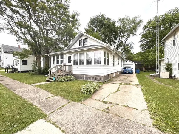1118 W 4th ST, Dixon, IL 61021