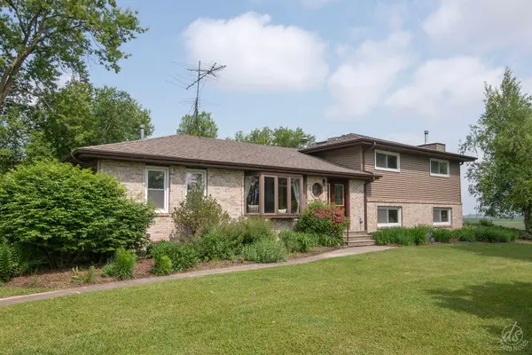 28671 Moose Range RD, Sycamore, IL 60178
