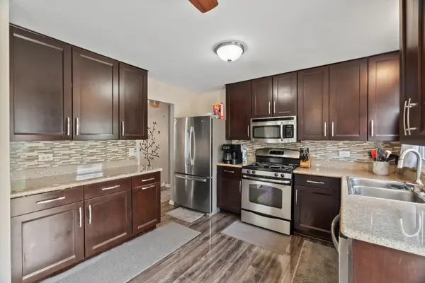 920 Brandywine DR, Roselle, IL 60172