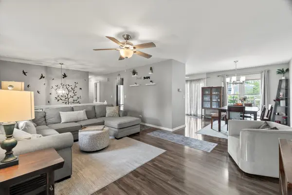 920 Brandywine DR, Roselle, IL 60172