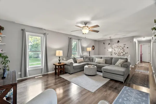 920 Brandywine DR, Roselle, IL 60172