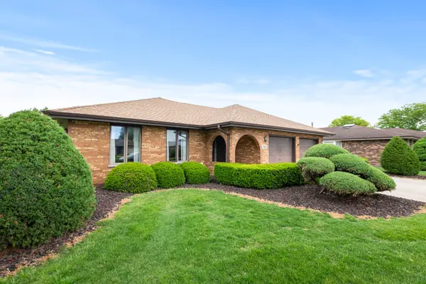 7618 W 157th ST, Orland Park, IL 60462