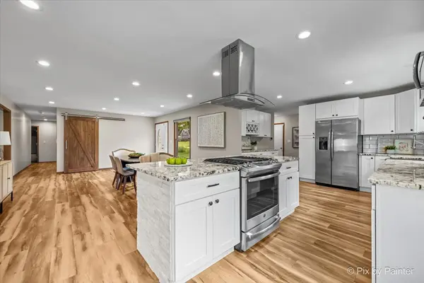 3N488 BALKAN DR, St. Charles, IL 60175