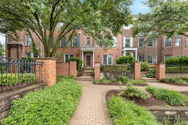 311 Big Rail DR, Naperville, IL 60540