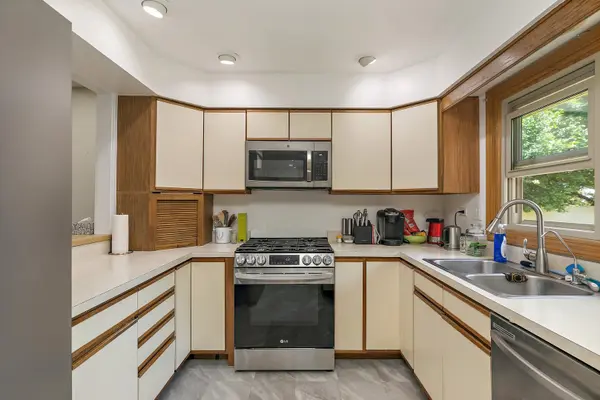 Address not disclosed, Elgin, IL 60123