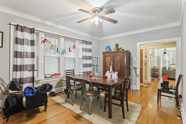 2115 W Arthur AVE, Chicago, IL 60645
