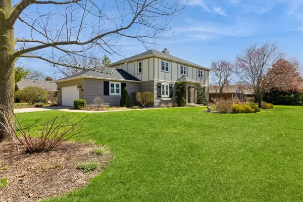 230 S Constitution DR, Aurora, IL 60506