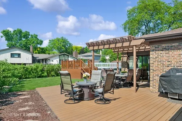 1910 E Crabtree DR, Arlington Heights, IL 60004