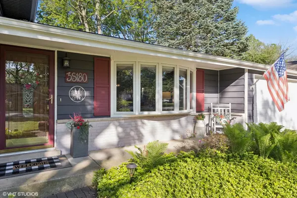 3S180 Cypress DR, Glen Ellyn, IL 60137