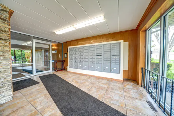 127 N Wolf RD #63A, Wheeling, IL 60090