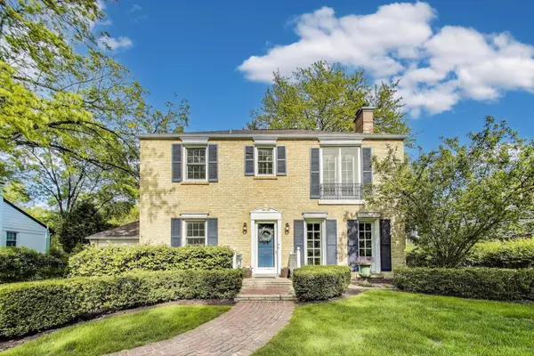 19 Timber LN, Northbrook, IL 60062