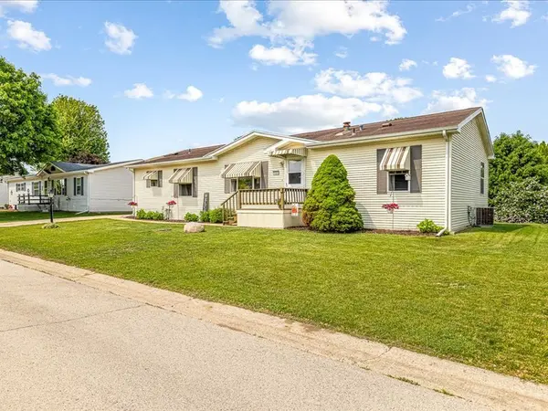 8686 Dutch Elm CT, Roscoe, IL 61073