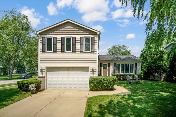 5S640 Bluff LN, Naperville, IL 60540