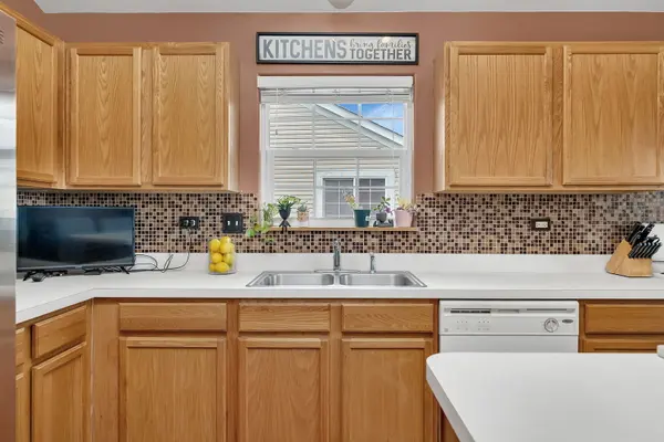 117 Andrew Taras CT #B1, Joliet, IL 60435
