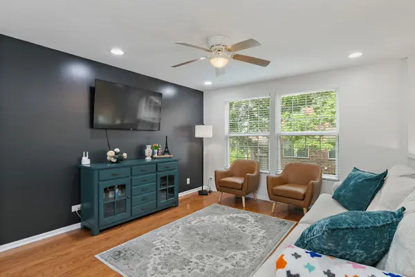131 Bristol LN #2, Wood Dale, IL 60191