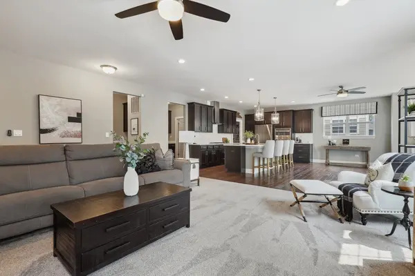 819 Heatherfield CIR, Naperville, IL 60565