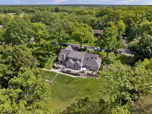 29w280 Old Wayne CT, West Chicago, IL 60185