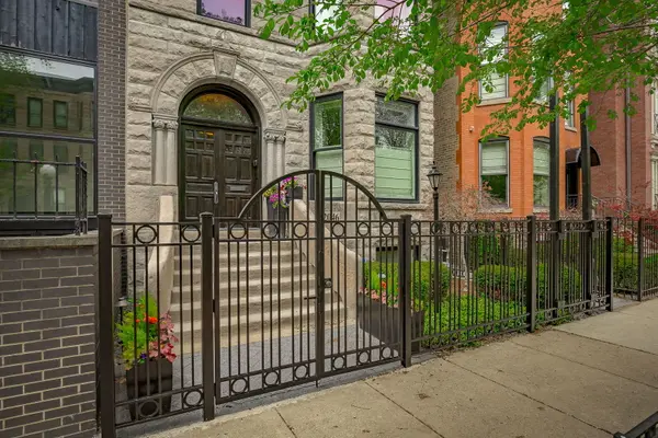 2046 N Mohawk ST, Chicago, IL 60614