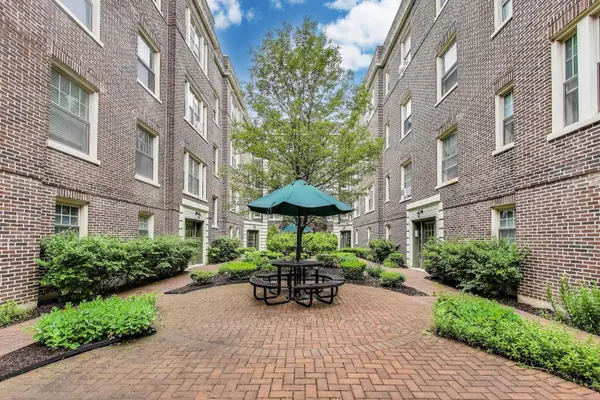 211 CHICAGO AVE #2, Oak Park, IL 60302