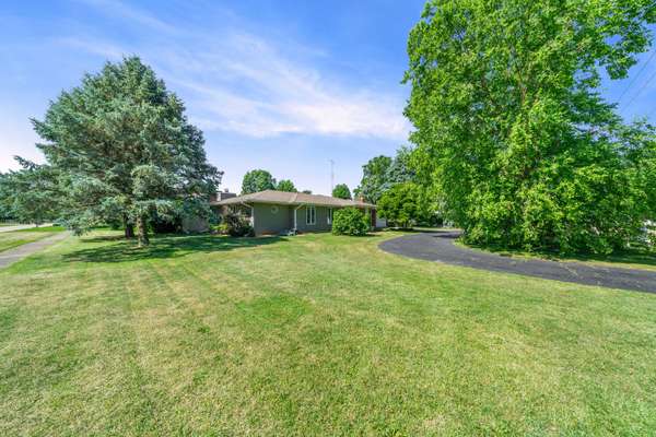 28 Lions RD, Sandwich, IL 60548
