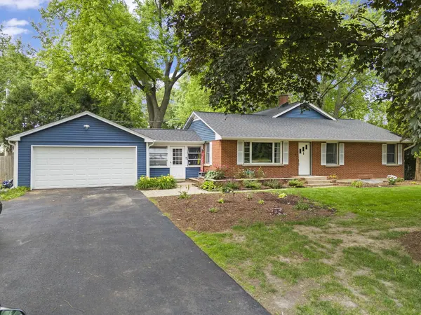 1907 South ST, Geneva, IL 60134