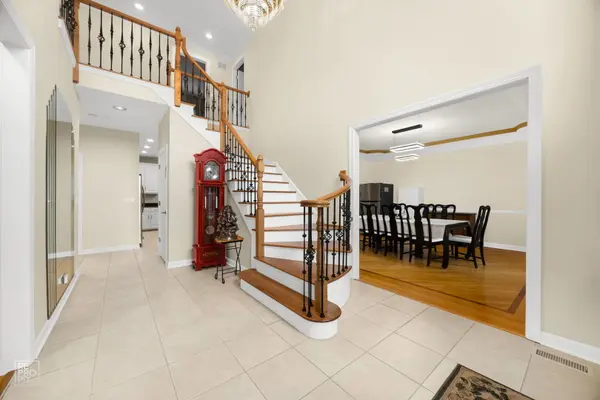 401 Jason LN, Schaumburg, IL 60173