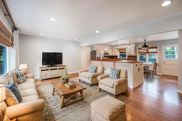 308 Dunbar RD, Mundelein, IL 60060