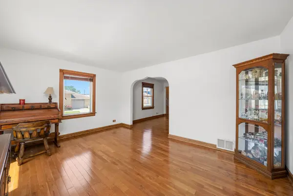 7052 41st ST, Berwyn, IL 60402