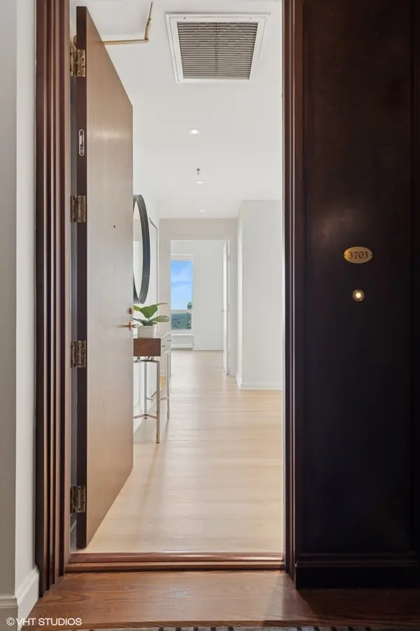 57 E Delaware PL #3703, Chicago, IL 60611