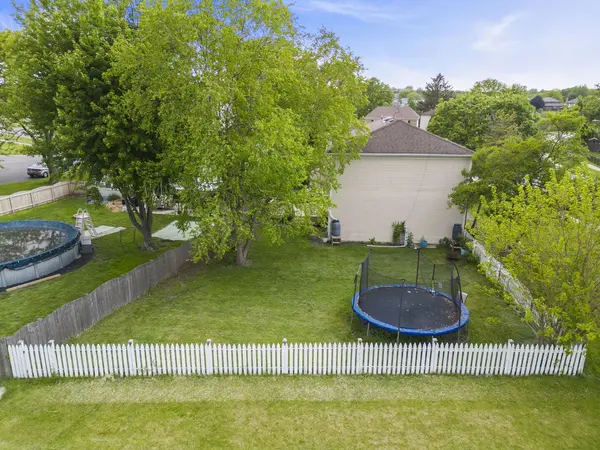1004 Evergreen DR, Carol Stream, IL 60188