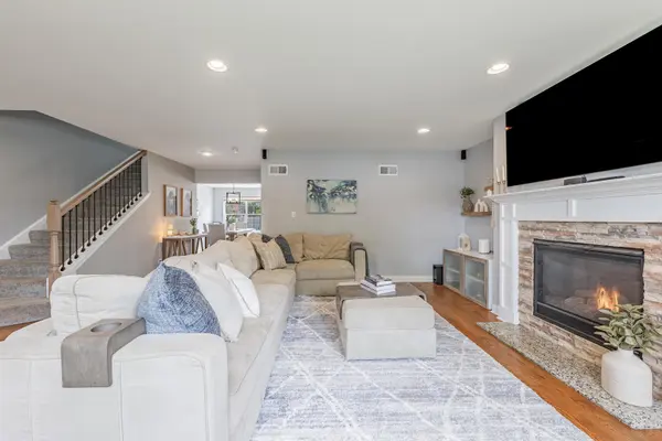 7801 W 66th ST, Bedford Park, IL 60501