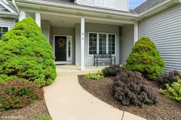 4 Birchwood CT, Sugar Grove, IL 60554