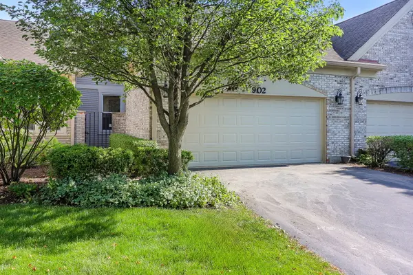 902 Heathrow LN, Naperville, IL 60540