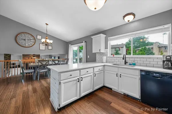 903 Pin Oak CIR, Cary, IL 60013