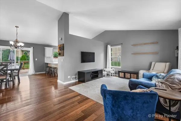 903 Pin Oak CIR, Cary, IL 60013