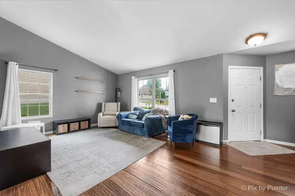903 Pin Oak CIR, Cary, IL 60013