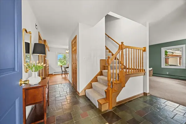 6S903 Davis RD, Big Rock, IL 60511