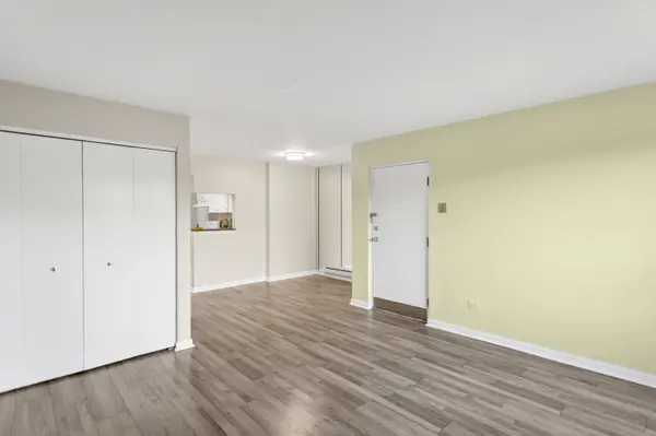 256 Canterbury LN #5, Bolingbrook, IL 60440