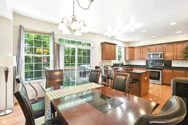 284 Remington DR, St. Charles, IL 60175