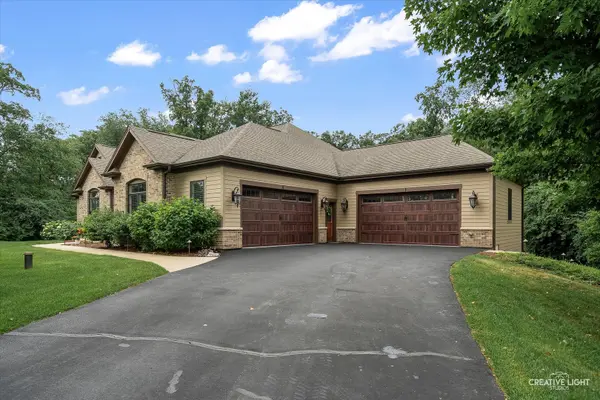 9N660 Whispering Springs LN, Elgin, IL 60124
