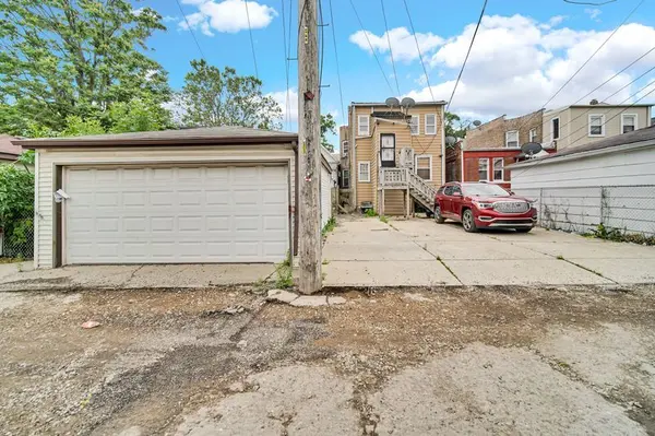 4906 W Gladys AVE, Chicago, IL 60644