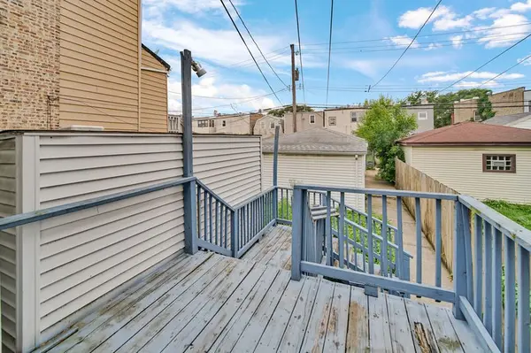 4906 W Gladys AVE, Chicago, IL 60644
