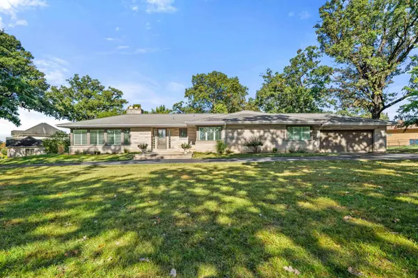 200 N Forest CT,  Addison,  IL 60101