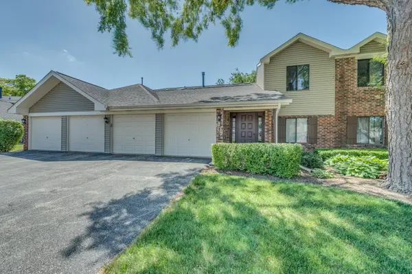 907 Cross Creek DR N #BB2, Roselle, IL 60172
